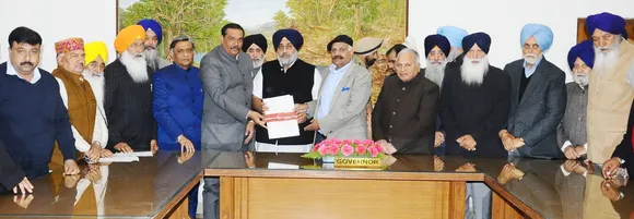 SAD-BJP delegation meets Governor to press upon the state government