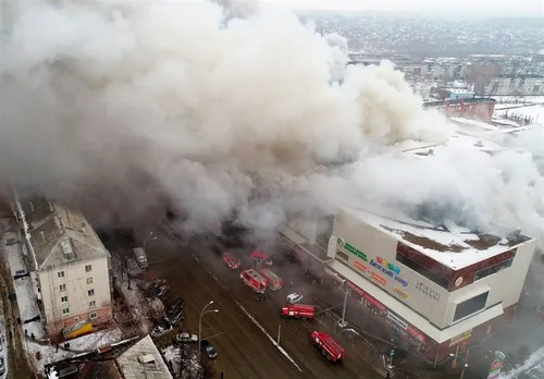 500 People Evacuated after Fire Broke out in Greenwich Shopping Centre in Russia