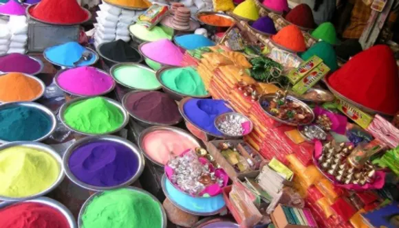 Holi 2022: इन रंगों से खेलें होली...दूर होंगी सारी अड़चनें, राशि के अनुसार करें इन मंत्रों का जाप