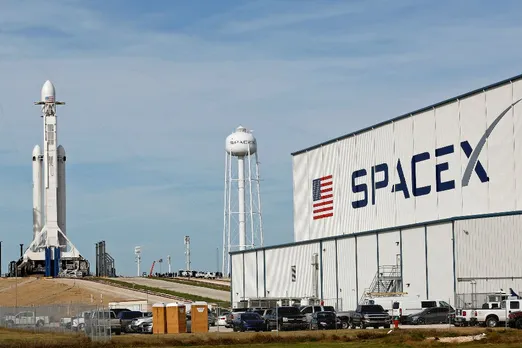 SpaceX poised to launch 'world's most powerful rocket'