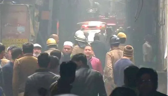 दिल्ली की अनाज मंडी में भीषण आग, 35 की मौत, 56 रेस्क्यू