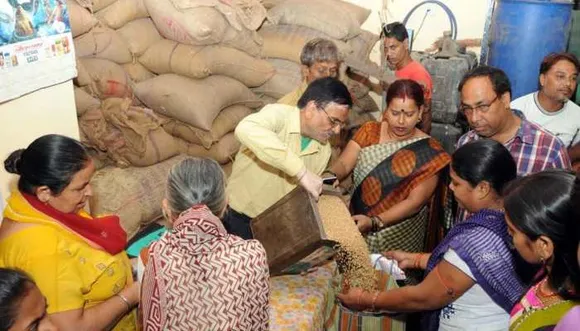 डिपो होल्डर और अधिकारी आपसी मिली भगत से डाल रहे गरीबों के पेट पर डाका