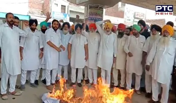 Effigies of Captain Amarinder Singh burnt in Sangrur by Akali leader