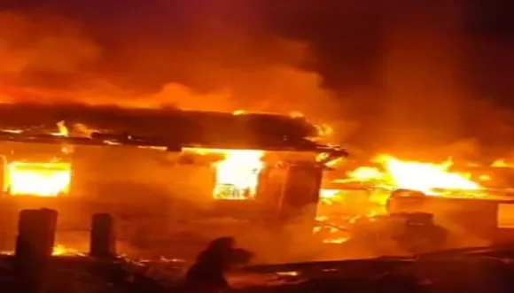 शॉर्ट सर्किट से लगी आग, चार मकान जलकर राख