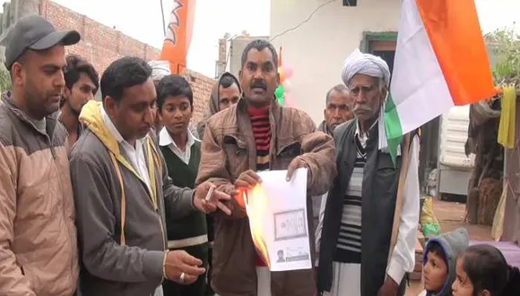 पाक से आए नागरिकों ने जलाए पुराने पाकिस्तानी दस्तावेज, CAB को लेकर जताई खुशी