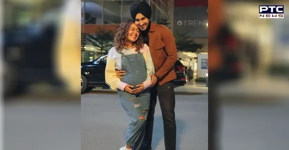 Neha Kakkar shows off pregnant belly in latest photo with Rohanpreet Singh, fans excited