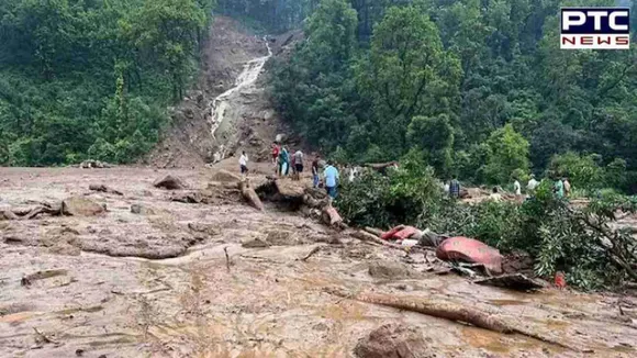 हिमाचल में बारिश ने मचाई तबाही, जगह-जगह लैंडस्लाइड से टूटी सड़कें,घरों में आई दरारें, कई मकान करवाए गए खाली