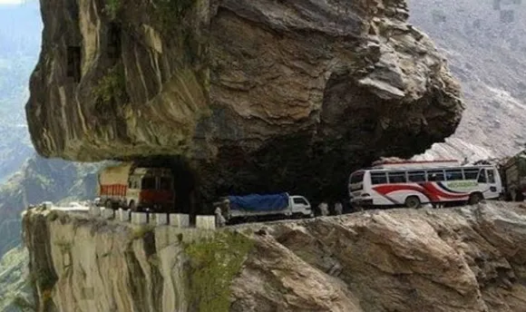 HP: Four Killed As Car Falls Into Gorge