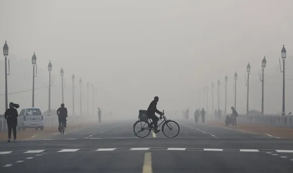 Delhi experiences Chilly winter morning and very poor air on Tuesday