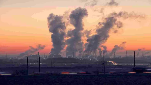 यूपी प्रदूषण नियंत्रण बोर्ड की बड़ी कार्रवाई, लखनऊ में प्रदूषण फैलाने वाली दो कंपनियों पर ठोका जुर्माना