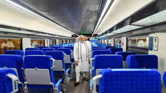 गोरखपुर से वंदे भारत को आज हरी झंडी दिखाएंगे प्रधानमंत्री मोदी, जानें ट्रेन का रूट और शेड्यूल