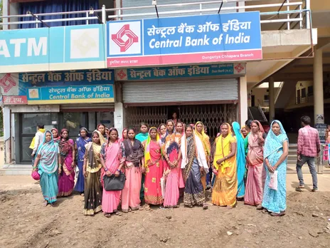 Seoni SHG women struggles to get CCL amount