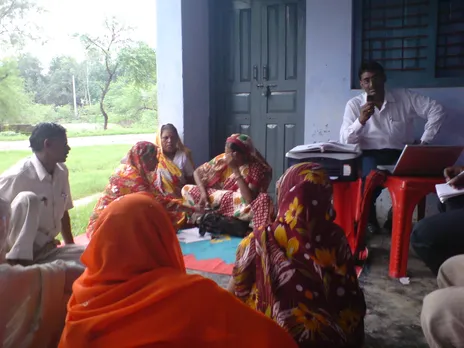 SHG women learning english