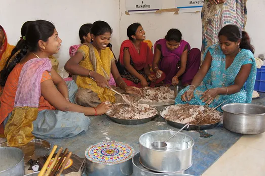 SHG women cooking food for dabbawala