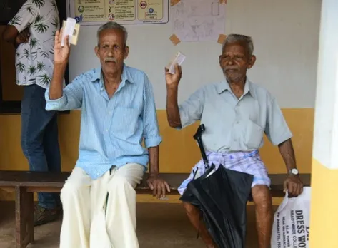 കോട്ടയത്തെ പോളിങ്  ആദ്യ മൂന്ന് മണിക്കൂർ പിന്നിടുമ്പോൾ 20 ശതമാനത്തിലേക്ക്; പോളിങ് ബൂത്തുകളിൽ തിരക്ക്; പാമ്പാടിയിൽ വോട്ടിങ് യന്ത്രം തകരാറിലായതോടെ ഒരു മണിക്കൂറോളം പോളിങ് മുടങ്ങി