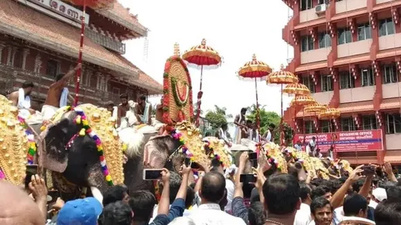 പൊലീസുമായുള്ള തർക്കം: തൃശൂർ പൂരം വെടിക്കെട്ട് വൈകിയത് നാലു മണിക്കൂർ