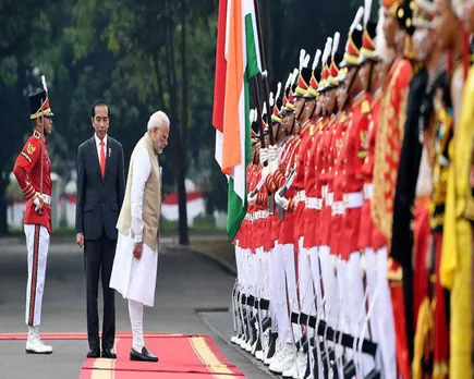 മോദി ഇന്തോനേഷ്യയിലെത്തി; ആസിയാന്‍-ഇന്ത്യ ഉച്ചകോടിയില്‍ പങ്കെടുക്കും