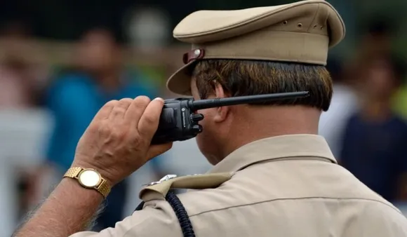 പരസ്യ മദ്യപാനം വിലക്കി; കൊടുവള്ളിയിൽ മദ്യപസംഘം എസ്.ഐയെ കുപ്പിച്ചില്ല് കൊണ്ട് ആക്രമിച്ചു, പ്രതികൾ ഒളിവിൽ