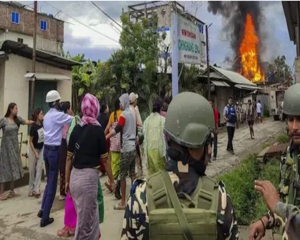 മണിപ്പുരില്‍ കലാപം പൊട്ടിപ്പുറപ്പെട്ടതിനുശേഷം കാണാതായ ആയുധങ്ങളും വെടിക്കോപ്പുകളും വീണ്ടെടുക്കാന്‍ ജില്ലകളില്‍ പരിശോധനയുമായി സുരക്ഷാസേന