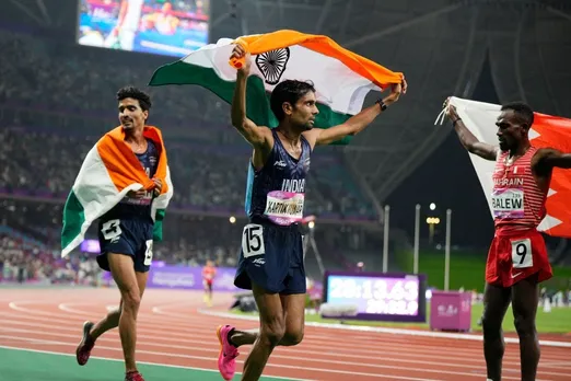 ഏഷ്യൻ ഗെയിംസ് അത്‌ലറ്റിക്‌സിൽ ഇന്ത്യൻ മുന്നേറ്റം: 10,000 മീറ്ററിൽ കാർത്തിക് കുമാർ വെള്ളി മെഡലും ഗുൽവീർ സിംഗ് വെങ്കലവും നേടി
