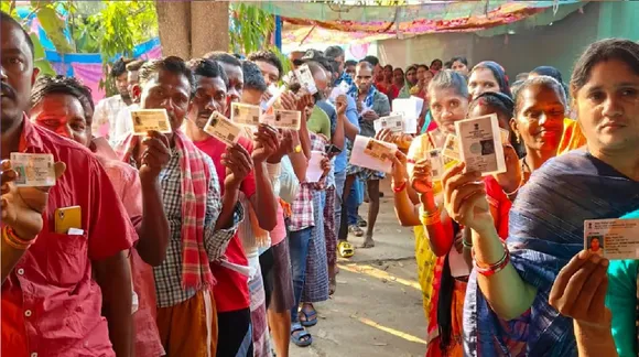 ലോക്സഭാ തിരഞ്ഞെടുപ്പ്: ബംഗാളിൽ വോട്ടെടുപ്പിനിടെ അക്രമം, തമിഴ്നാട് ഇഞ്ചോടിഞ്ച് പോരാട്ടം