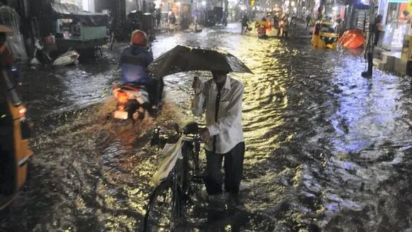 സംസ്ഥാനത്ത് ഒറ്റപ്പെട്ട ശക്തമായ മഴയ്ക്ക് സാധ്യത; മൂന്നു ജില്ലകളില്‍ യെല്ലോ അലര്‍ട്ട്