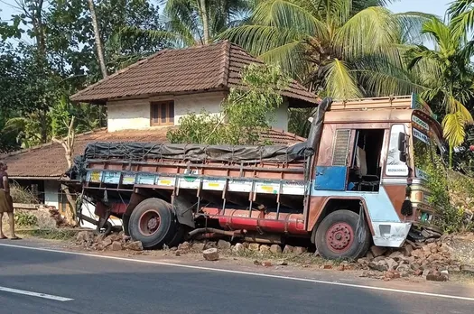 തച്ചമ്പാറയിൽ നിയന്ത്രണം വിട്ട ലോറി വീടിൻ്റെ അടുക്കളയിലേക്ക് ഇടിച്ചു കയറി