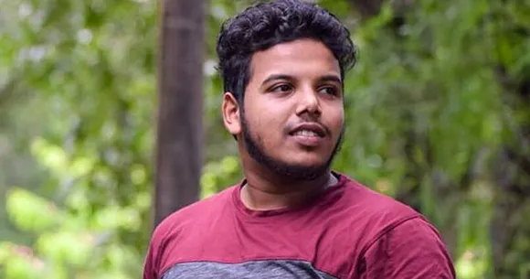 നിയന്ത്രണം വിട്ട ബൈക്ക് മരത്തിലിടിച്ച് റോഡിലേക്ക് തെറിച്ചു വീണ യുവാവ് ടാങ്കർ ലോറി കയറി മരിച്ചു