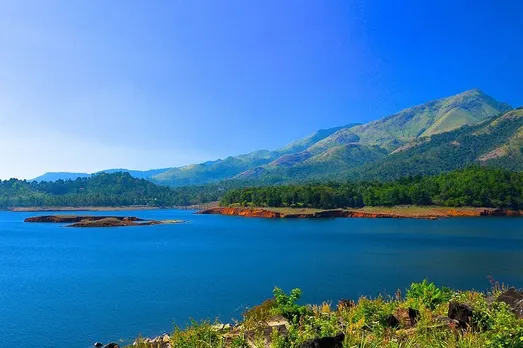 ഓഗസ്റ്റിലെ അതി തീവ്രമഴയില്‍ ബാണാസുര സാഗര്‍ ഡാമിന്റെ റിസര്‍വോയറിനോട് ചേര്‍ന്നുള്ള കുന്നില്‍ ഉണ്ടായത് കനത്ത മണ്ണിടിച്ചില്‍ ; സ്വകാര്യ വ്യക്തിയുടെ ഒന്നരയേക്കറോളം ഭൂമി  സംഭരണിയിലേക്ക് ഇടിഞ്ഞു താഴ്ന്നു