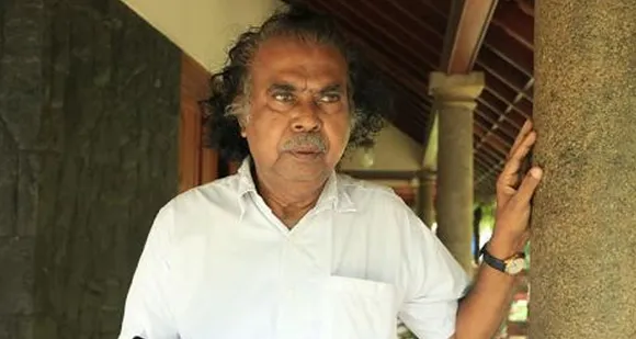 സാർ... ഞങ്ങൾ കുട്ടികൾക്കും ജീവിക്കേണ്ടെ ! സോഷ്യൽ മീഡിയയിൽ കുട്ടൻപിള്ള സാറുമാർ പൊലീസിനെ ജനകീയവത്ക്കരിക്കാൻ നടത്തുന്ന നീക്കങ്ങൾ പൊതുസമൂഹം ഇരുകയ്യും നീട്ടി സ്വീകരിക്കുമ്പോൾ തന്നെ തെറ്റുകളെ വെള്ളപൂശാൻ നടത്തുന്ന ശ്രമങ്ങളെ നഖശിഖാന്തം എതിർക്കുന്നവരുമാണ് എന്ന ബോധം ശിക്ഷകര്‍ക്കും കുറ്റവാളികള്‍ക്കും ഒരുപോലെയുണ്ടാവേണ്ടതുണ്ട്... (ലേഖനം)