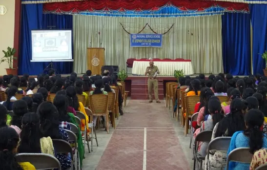 ഉഴവൂര്‍ സെന്റ് സ്റ്റീഫന്‍സ് കോളേജ് റോഡ് സുരക്ഷാ ബോധവത്കരണം നടത്തി