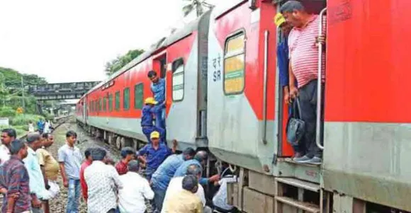 യാത്രയ്ക്കിടെ തിരുവനന്തപുരം-മുംബൈ നേത്രാവതി എക്സ്പ്രസിന്റെ കോച്ചുകള്‍ വേര്‍പെട്ടു.