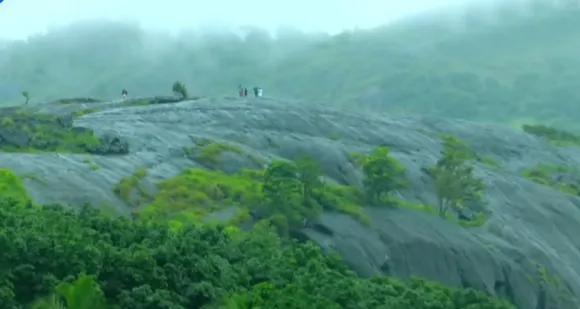 അനങ്ങൻമല കേവലം ഒരു പാറയല്ല... അനങ്ങൻമല പോലെയുള്ള, പ്രകൃതിയുടെ വൻ വരദാനങ്ങളെ വിനാശത്തിൽ നിന്ന് സംരക്ഷിക്കാനും മനുഷ്യകുലത്തിന്റെ ഭാസുരഭാവിയിൽ താൽപര്യമുള്ളവർ ഒന്നിയ്ക്കണം... (ലേഖനം)