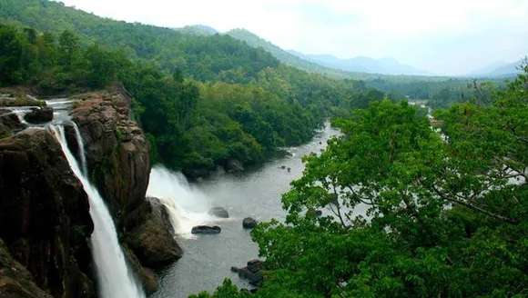 വനസൌന്ദര്യം തുളുമ്പുന്ന അതിരപ്പിള്ളി - വാഴച്ചാല്‍ 