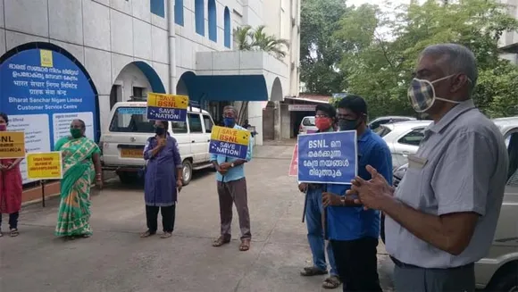 വിവിധ ആവശ്യങ്ങള്‍ ഉന്നയിച്ച് വെള്ളിയാഴ്ച പാലക്കാട് ബിഎസ്എന്‍എല്‍ഇയു പ്രകടനവും ധർണയും നടത്തി