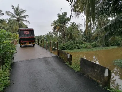 ആലപ്പുഴ ജില്ലയെയും പത്തനംതിട്ട ജില്ലയെയും ബന്ധിപ്പിക്കുന്ന തോട്ടടി കടവ് പാലം ബലക്ഷയം