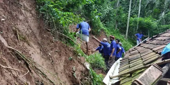 അട്ടപ്പാടിയിലെ പ്രളയ ഭൂമിയിൽ കൈത്താങ്ങായി ടീം വെൽഫെയർ