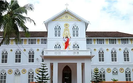എറണാകുളം-അങ്കമാലി അതിരൂപതയില്‍ നാളെ എന്തു സംഭവിക്കും ? വിമതവിഭാഗം വൈദീകര്‍ പ്രതിഷേധ റാലി നടത്തി പുറത്തേക്കോ ? വിമത വിഭാഗം വൈദീകര്‍ക്കെതിരെ കര്‍ശന നടപടി വേണമെന്ന് വിശ്വാസികള്‍ ! അതിരൂപതയില്‍ വിമത വിഭാഗം പരസ്യമായി അച്ചടക്കം ലംഘിക്കുന്നത് ഇതാദ്യമല്ലെങ്കിലും വത്തിക്കാന്‍ ഭരണം നിയന്ത്രിക്കുമ്പോള്‍ അച്ചടക്കലംഘനം അനുവദിക്കില്ല. അനുസരണമില്ലായ്മ വലിയ കുറ്റം തന്നെ ! സിറോ മലബാര്‍ സഭയില്‍ പിളര്‍പ്പുണ്ടാക്കുന്ന വിമതരെ പുറത്താക്കുമോ ? വര്‍ഷങ്ങള്‍ നീണ്ട അച്ചടക്ക ലംഘനത്തിന് നാളെ തീര്‍പ്പ്