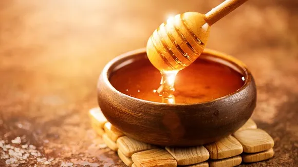 തേന്‍ കൊണ്ട്  രണ്ട് ഫേസ് പാക്ക്