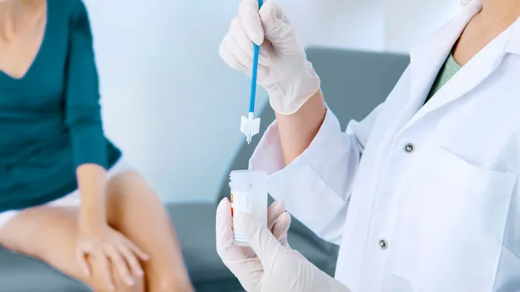 pap smear cervical cancefr screening testing gynaecologist reproductive health women vagina cervix doctor health
