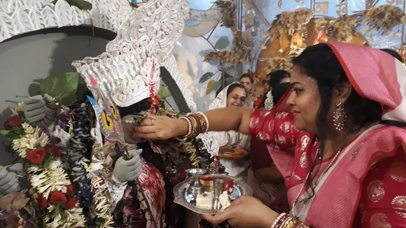 Sindhur Khela Photo Credit Sreyashi Ghosh