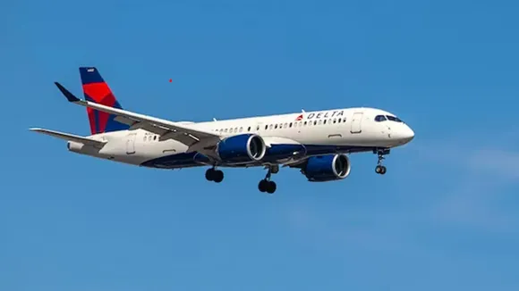 delta airlines allegedly threatens women to get off flight for not wearing bra