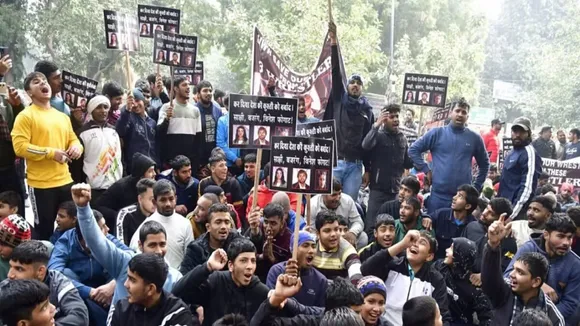 Wrestlers Protest Again - This Time Against Sakshi Malik & Vinesh Phogat