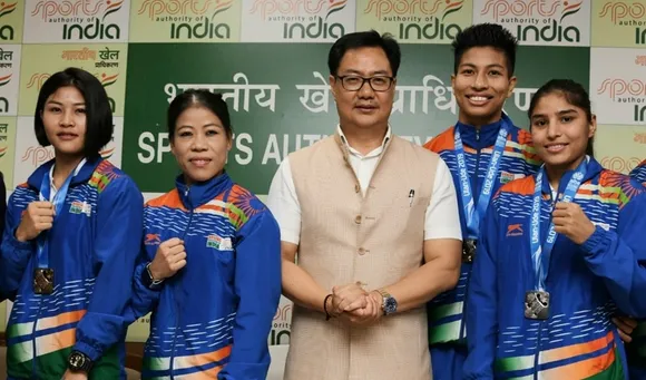 Manju Rani and other boxers with Kiren Rijiju