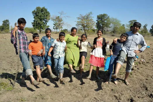 Nivedita Mummadi and Archana Londhe, Dirty Feet