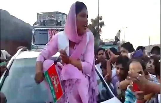 Sadhvi Pandey on top of Abhinav Sharma's car Picture By: Patrika.com