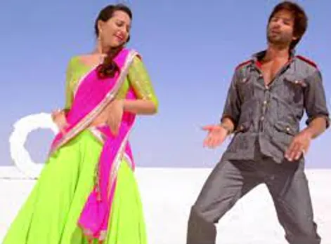 Dance on: Saree Ke Fall Sa - YouTube