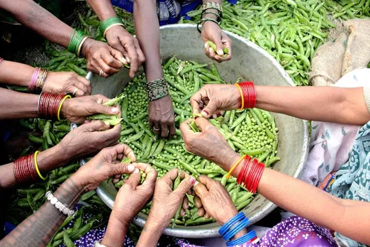 Indian vegetable sellers at work