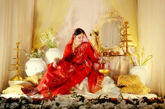 Bangladeshi bride in Jamdani saree Pucture By: Wikipedia