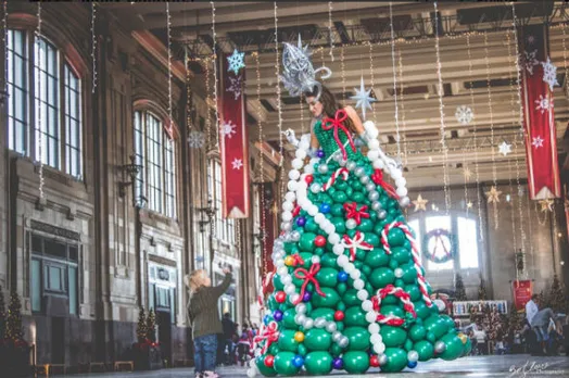 Molly Balloons Makes Christmas Tree Dress Out of 590 Balloons (Pic by Instagram)